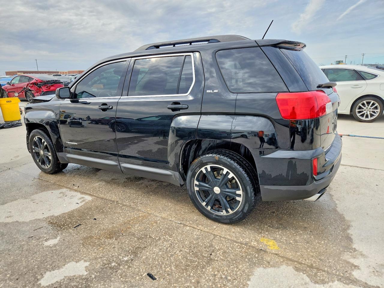 2017 GMC TERRAIN SLE photo 4