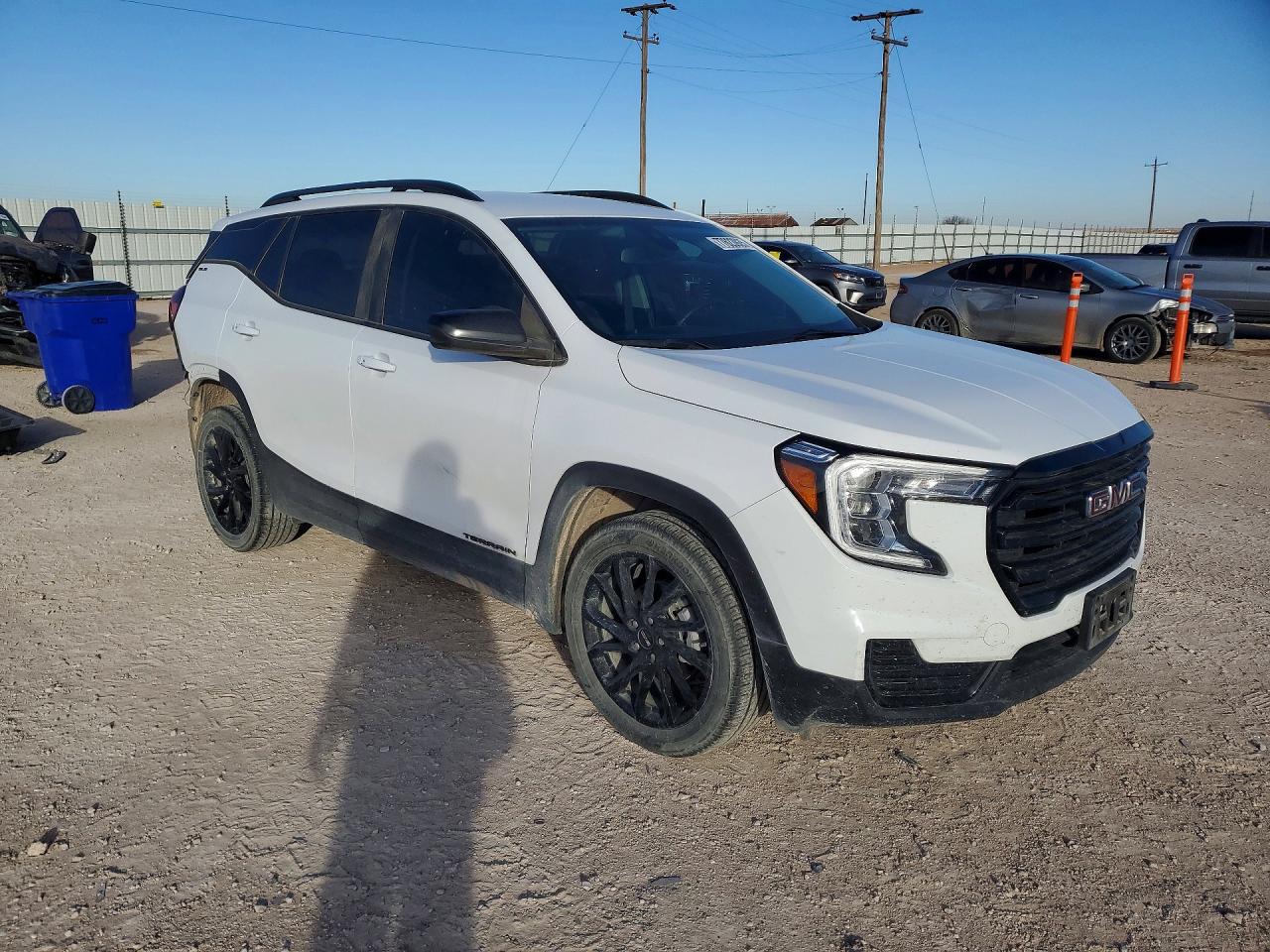 2024 GMC TERRAIN SLE photo 4