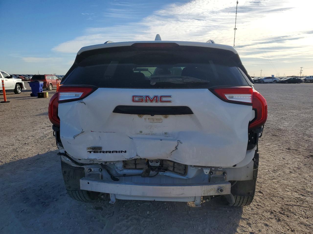 2024 GMC TERRAIN SLE photo 6