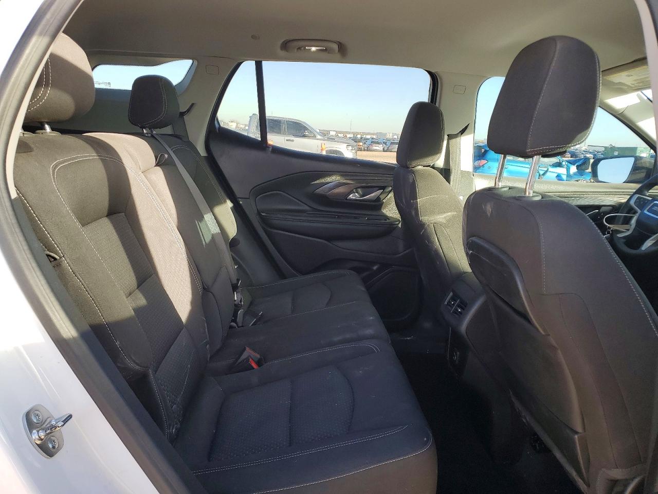 2024 GMC TERRAIN SLE photo 11