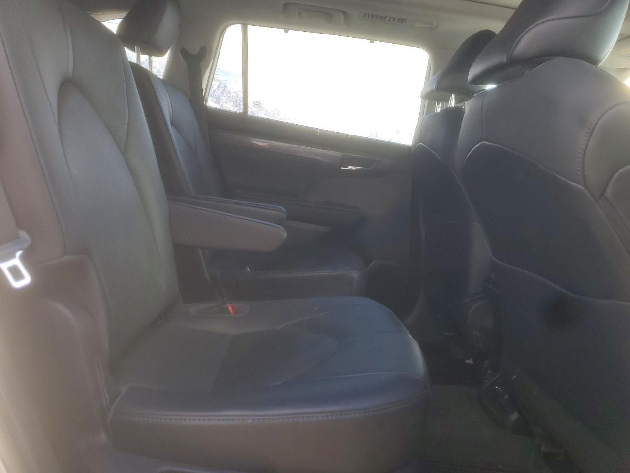 2021 TOYOTA HIGHLANDER PLATINUM photo 19