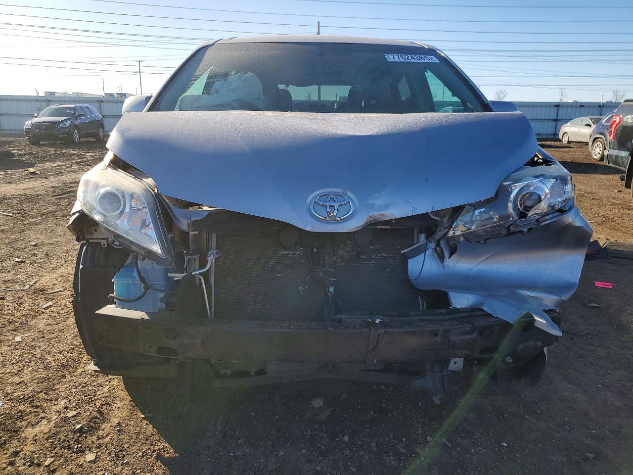 2017 TOYOTA SIENNA LE 8-PASSENGER photo 5