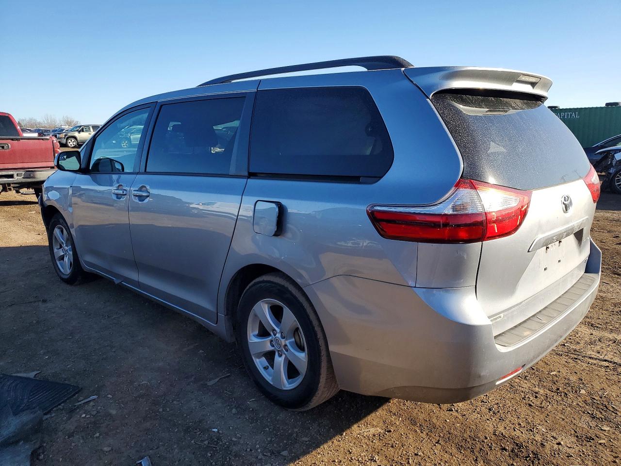 2017 TOYOTA SIENNA LE 8-PASSENGER photo 2