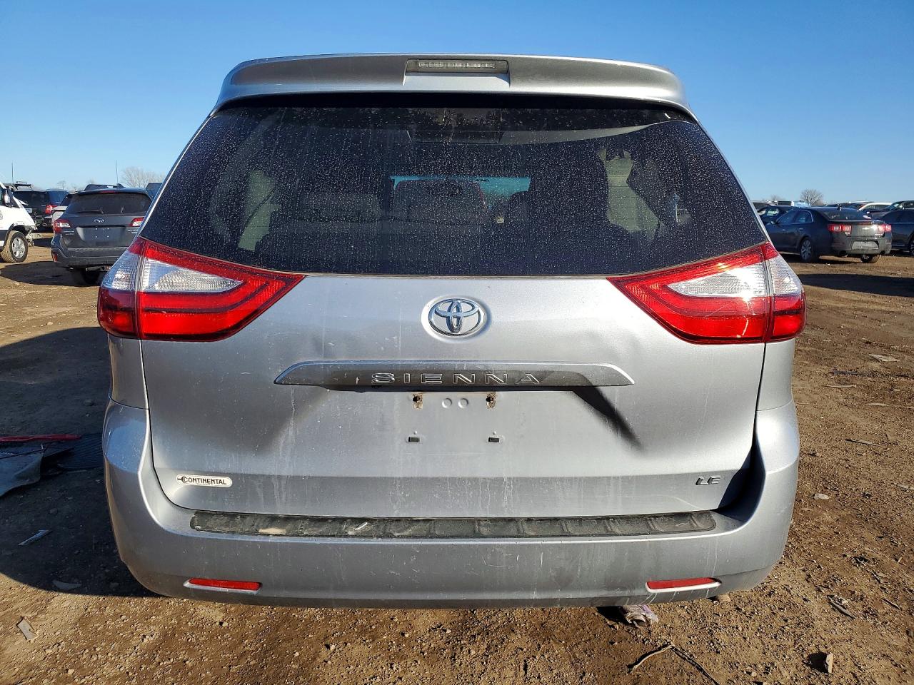 2017 TOYOTA SIENNA LE 8-PASSENGER photo 6