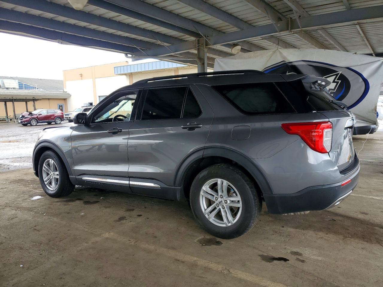 2023 FORD EXPLORER XLT photo 2