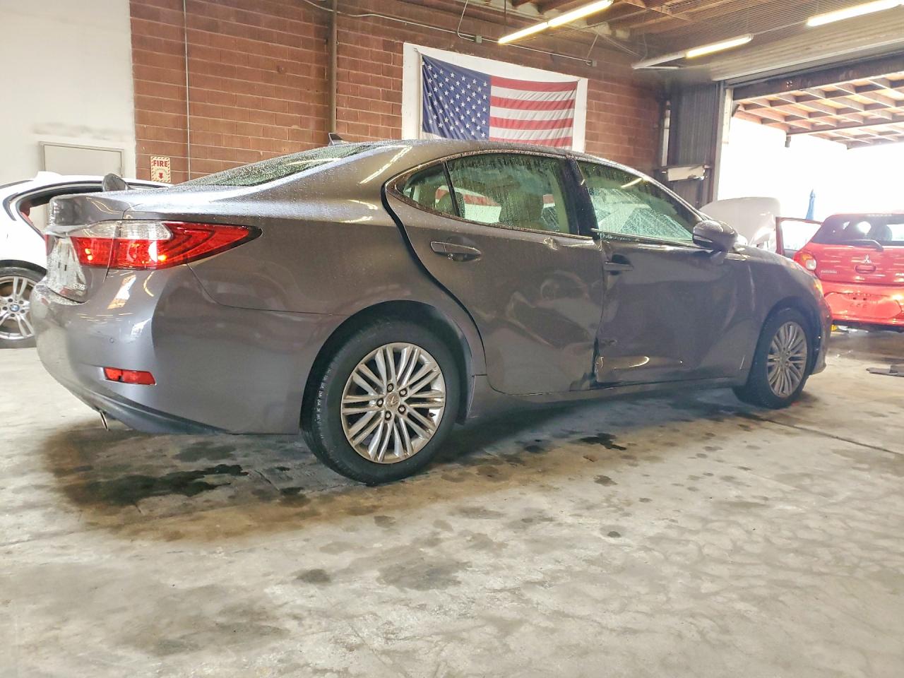 2013 LEXUS ES photo 3