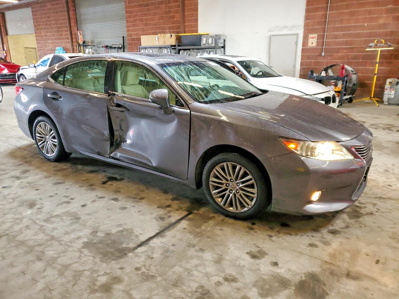 2013 LEXUS ES photo 4