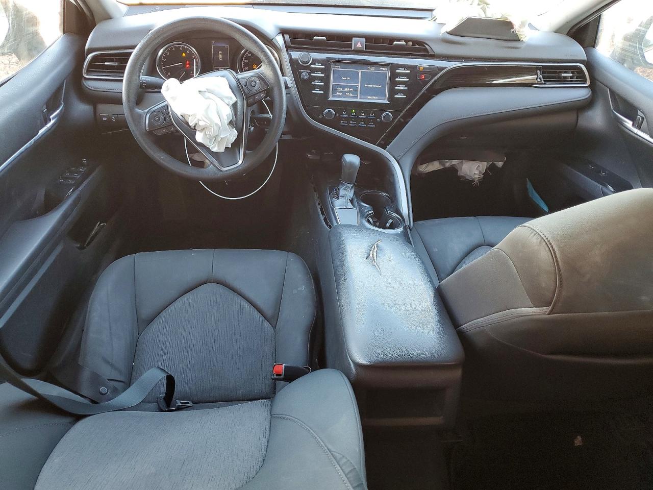 2019 TOYOTA CAMRY L photo 8