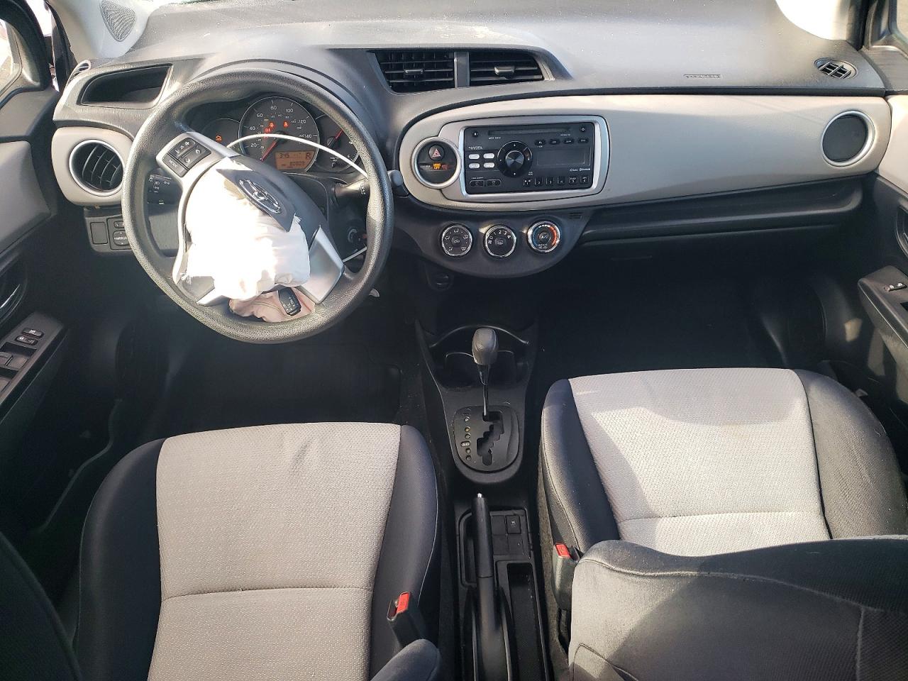 2012 TOYOTA YARIS photo 8