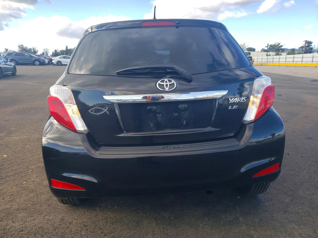 2012 TOYOTA YARIS photo 6