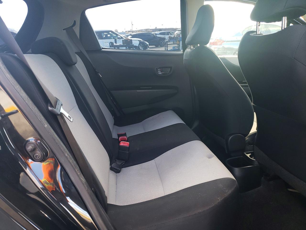 2012 TOYOTA YARIS photo 10