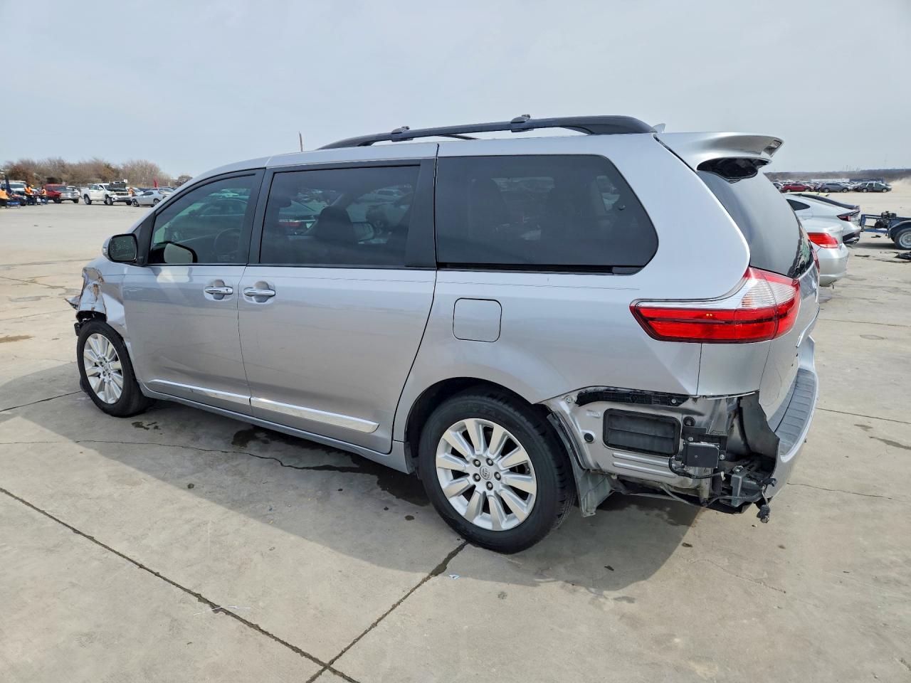 2015 TOYOTA SIENNA LIMITED 7-PASSENGER photo 3