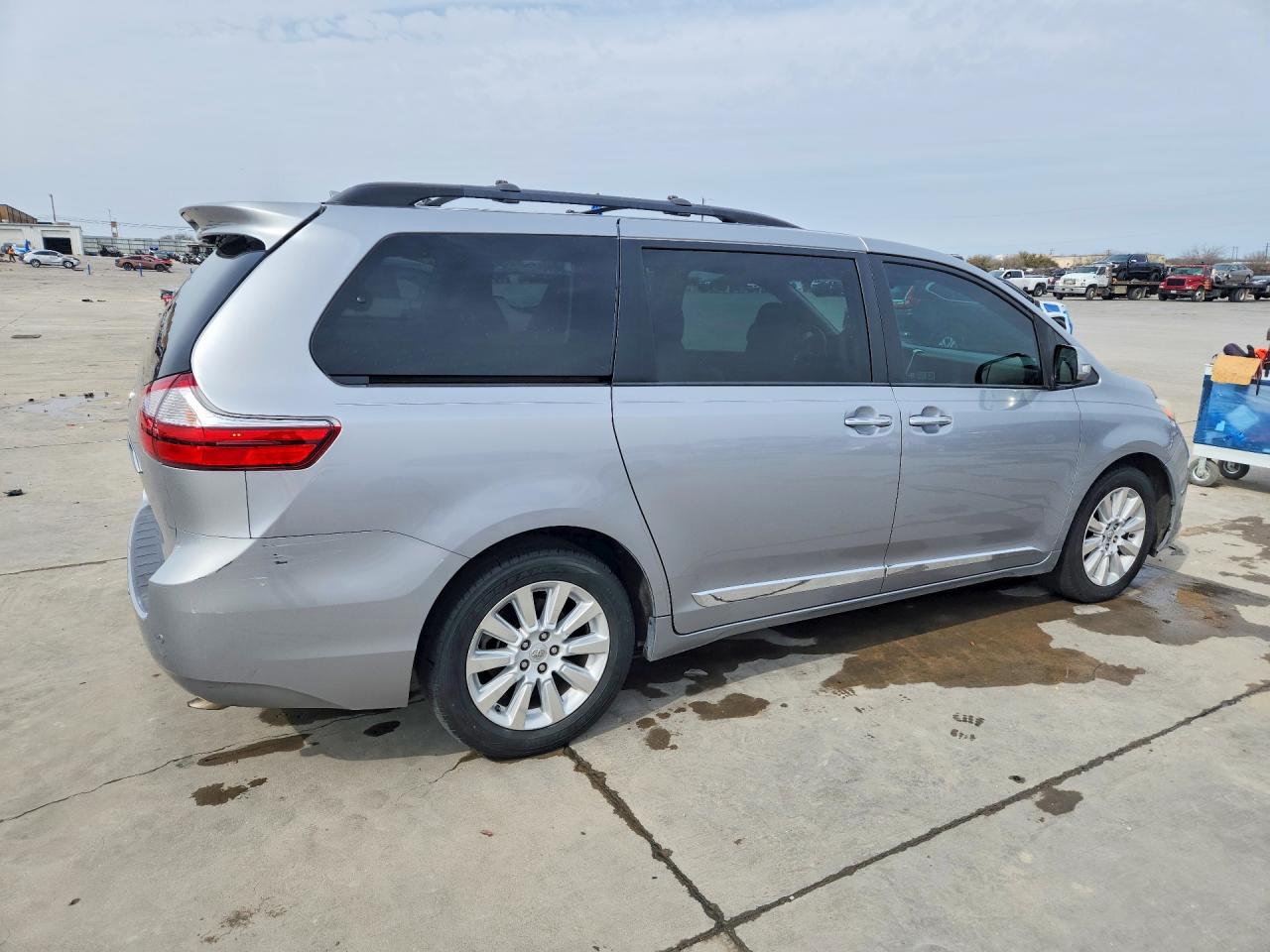 2015 TOYOTA SIENNA LIMITED 7-PASSENGER photo 5
