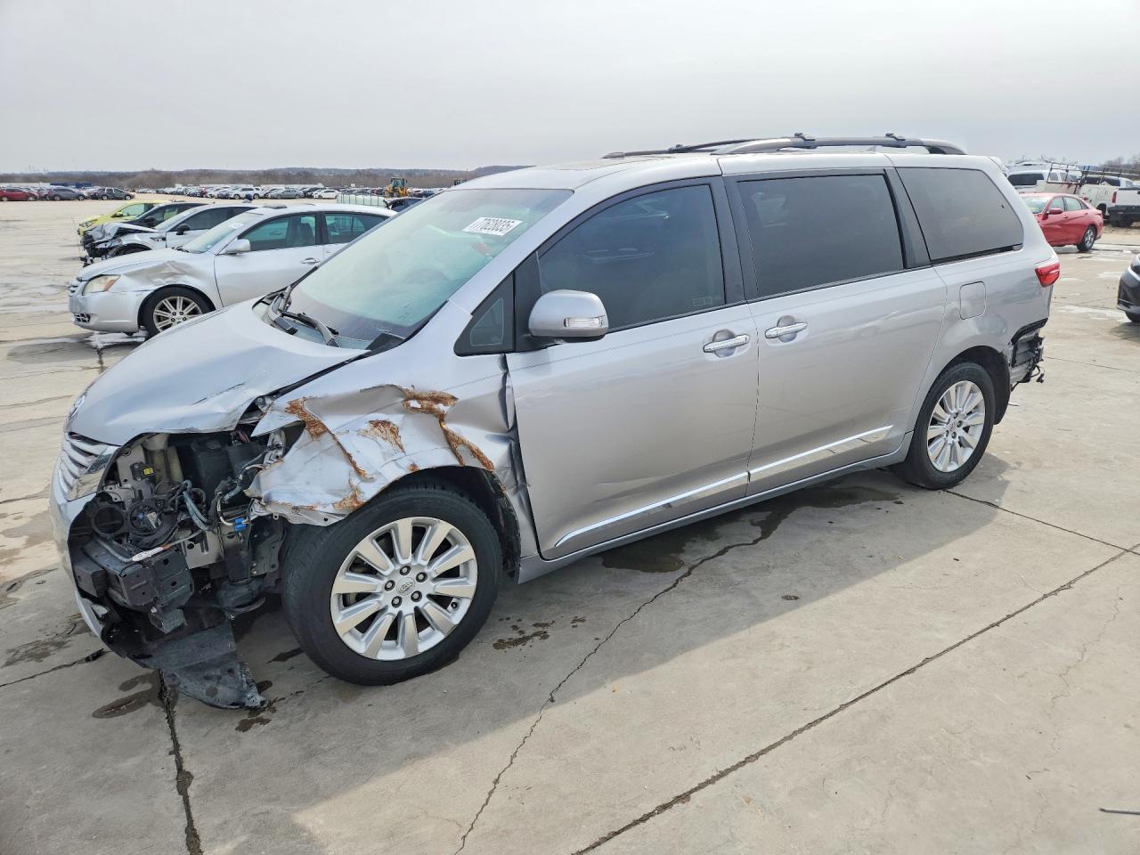 2015 TOYOTA SIENNA