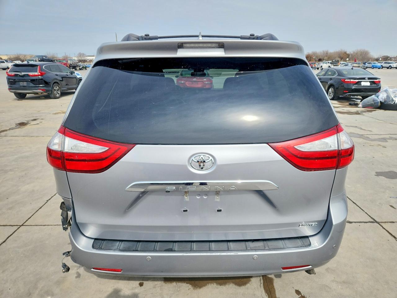 2015 TOYOTA SIENNA LIMITED 7-PASSENGER photo 11
