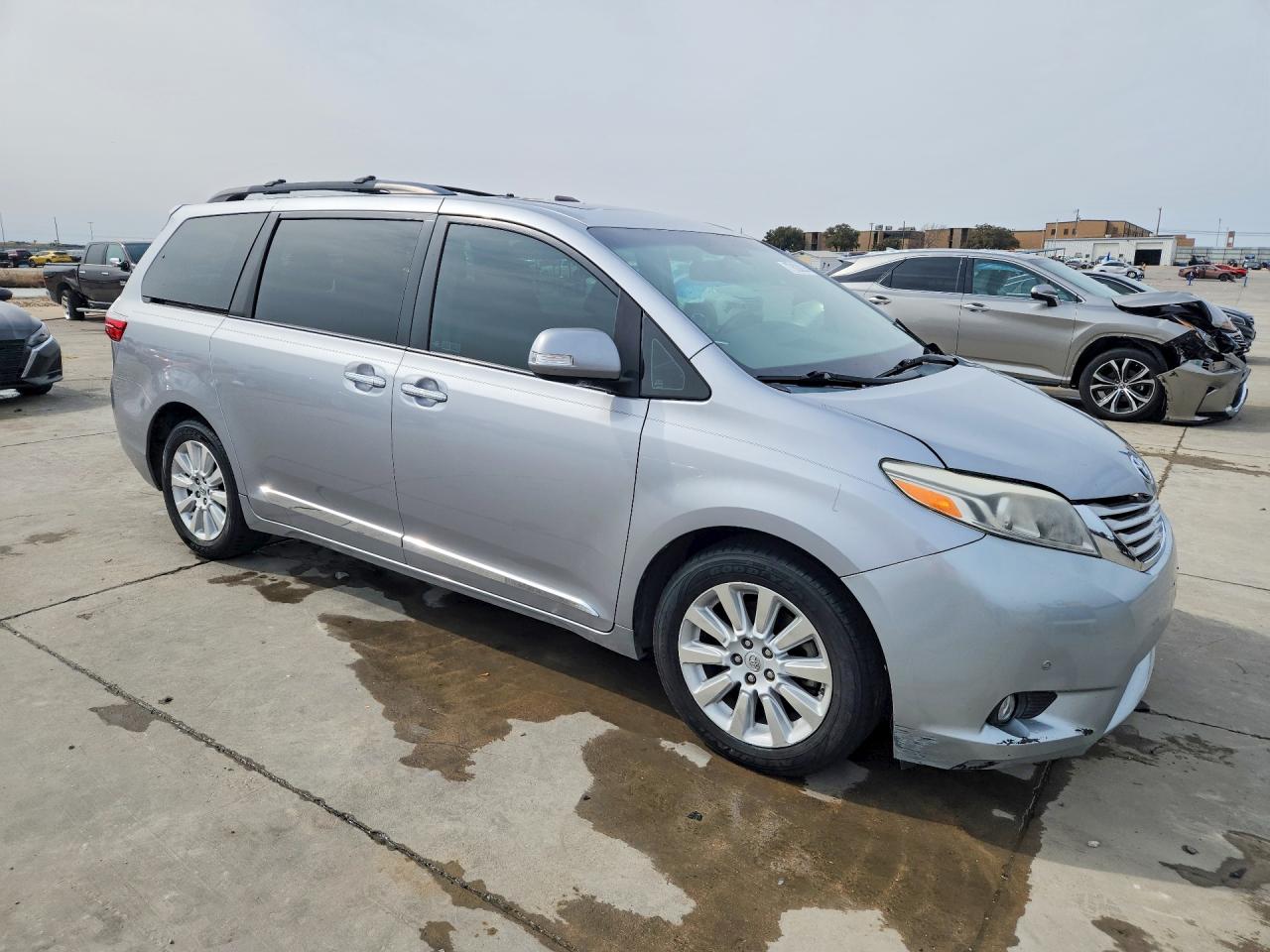 2015 TOYOTA SIENNA LIMITED 7-PASSENGER photo 7