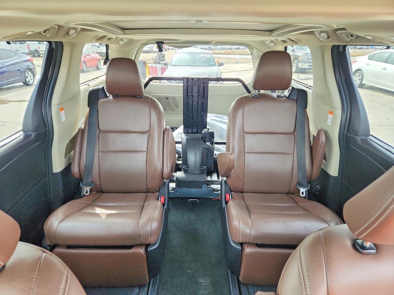 2015 TOYOTA SIENNA LIMITED 7-PASSENGER photo 19