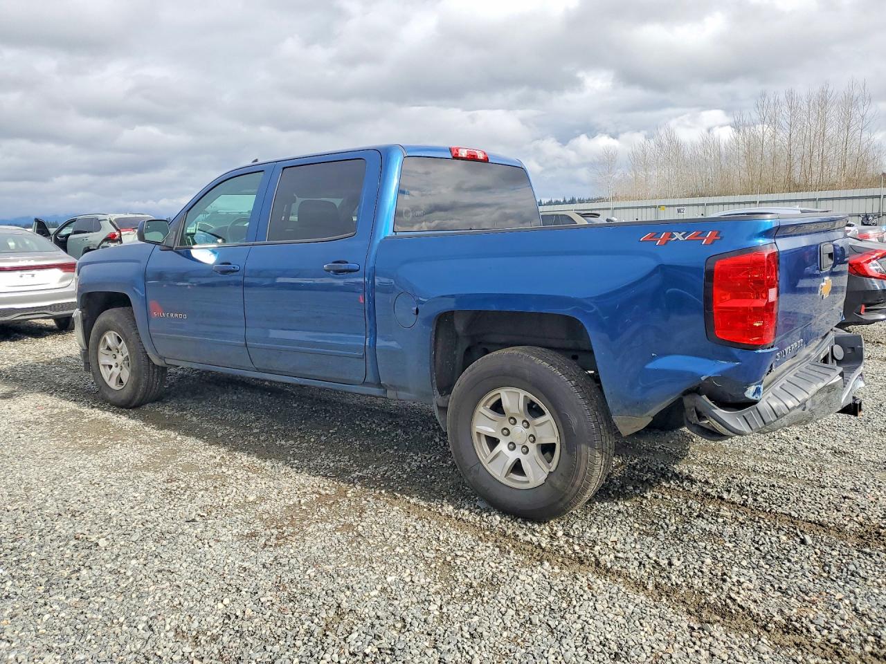 2018 CHEVROLET SILVERADO K1500 LT photo 2