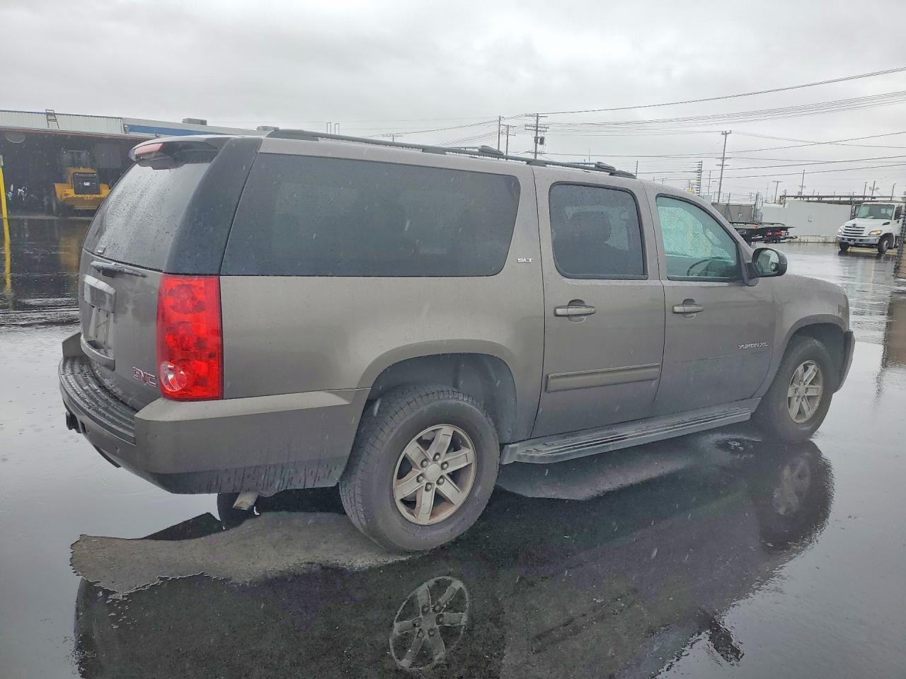 2012 GMC YUKON XL C1500 SLT photo 3