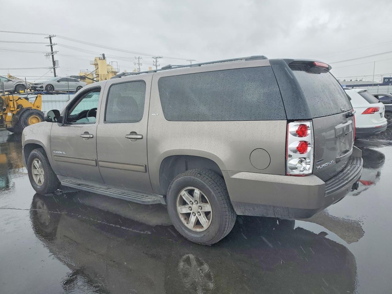 2012 GMC YUKON XL C1500 SLT photo 2