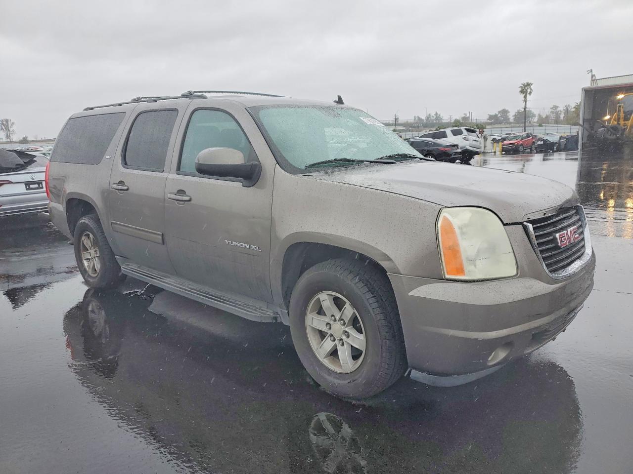 2012 GMC YUKON XL C1500 SLT photo 4