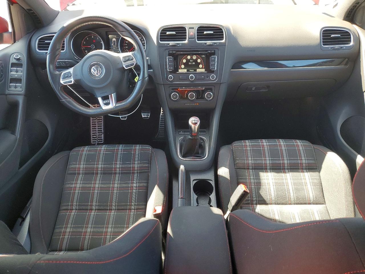 2013 VOLKSWAGEN GTI photo 8