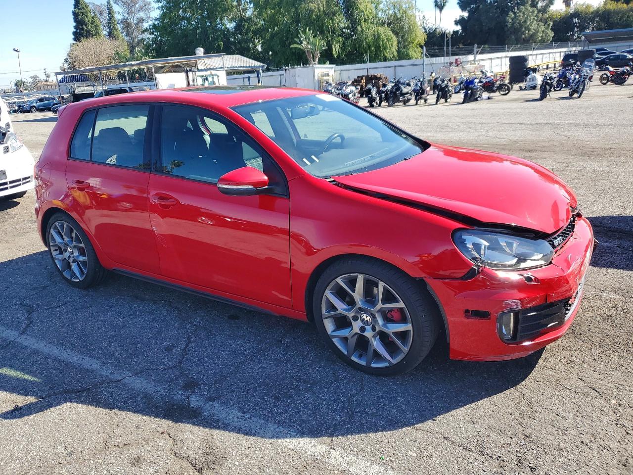 2013 VOLKSWAGEN GTI photo 4