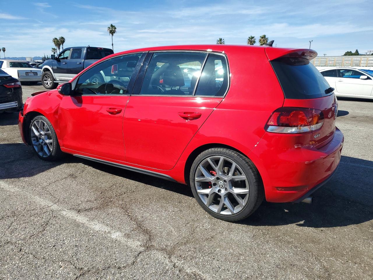 2013 VOLKSWAGEN GTI photo 2