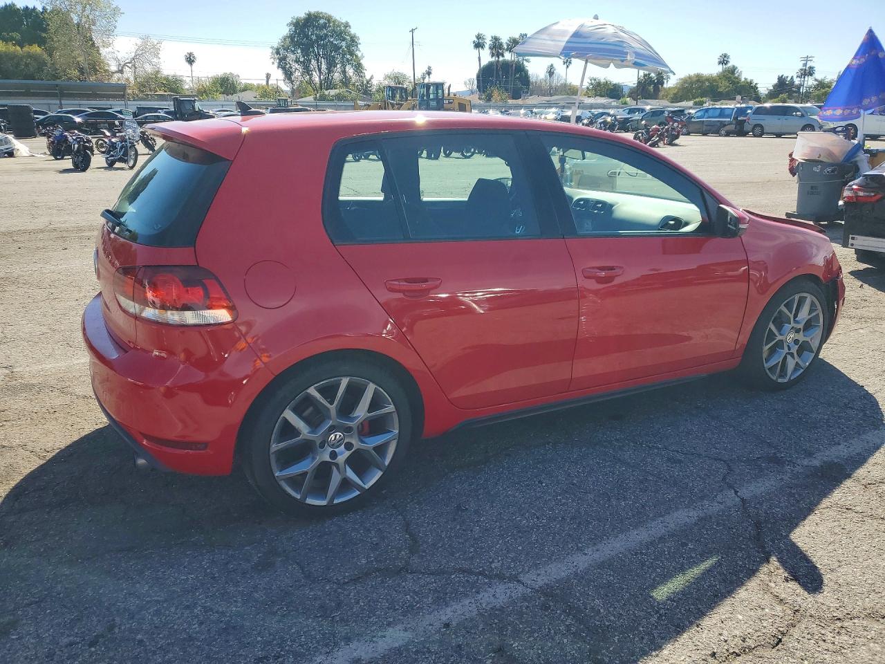 2013 VOLKSWAGEN GTI photo 3