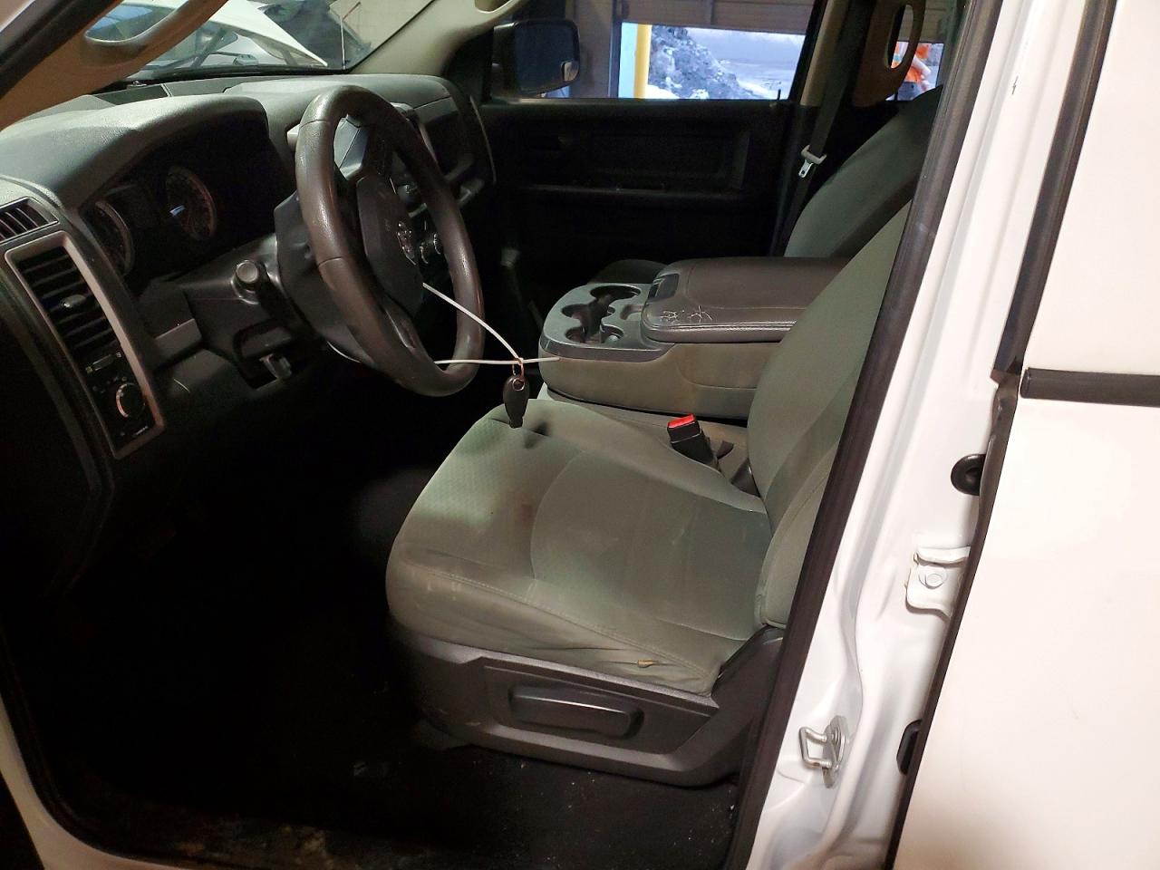 2015 RAM 1500 ST photo 7