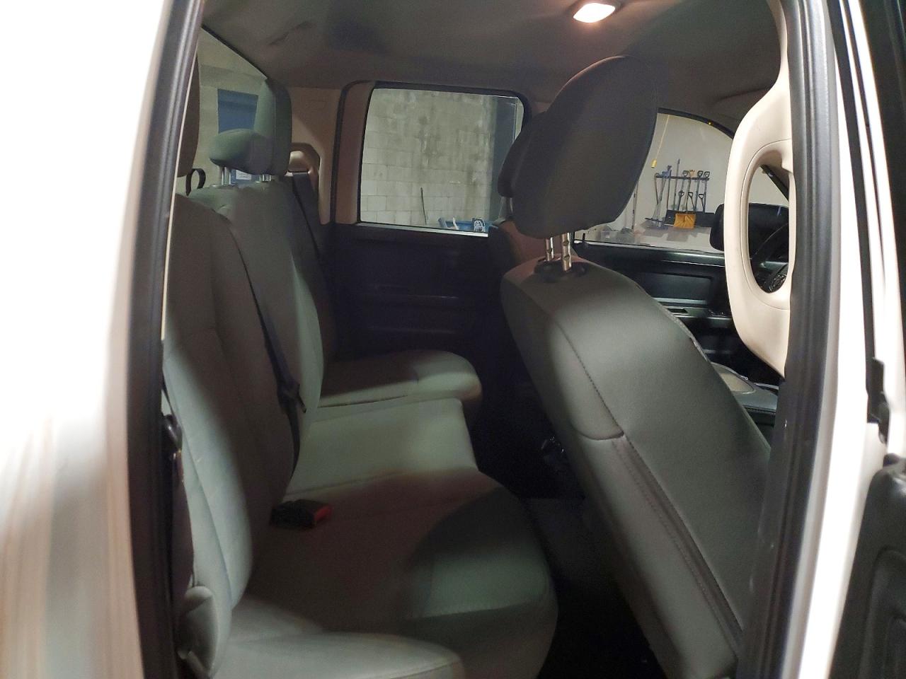 2015 RAM 1500 ST photo 10