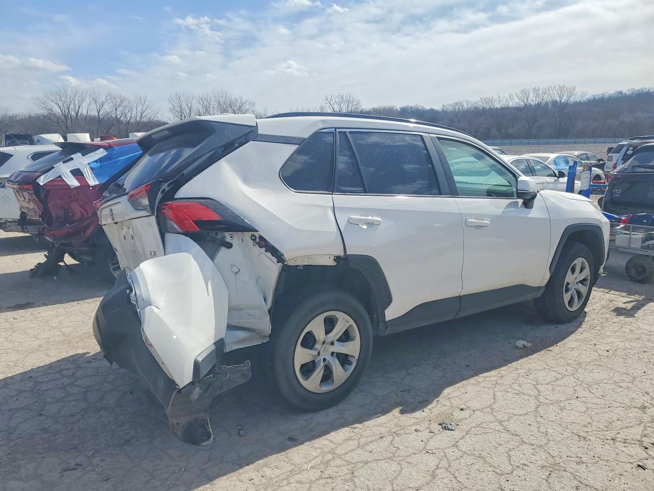 2021 TOYOTA RAV4 LE photo 7