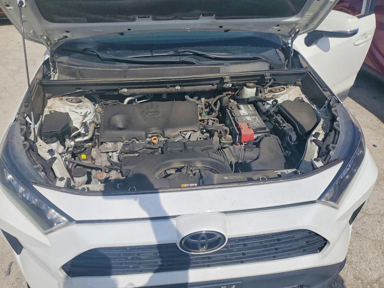 2021 TOYOTA RAV4 LE photo 34