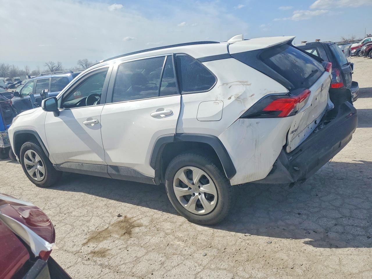 2021 TOYOTA RAV4 LE photo 4