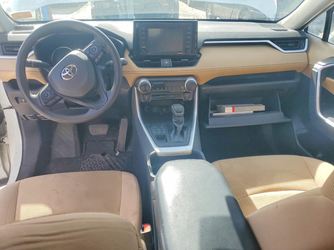 2021 TOYOTA RAV4 LE photo 22