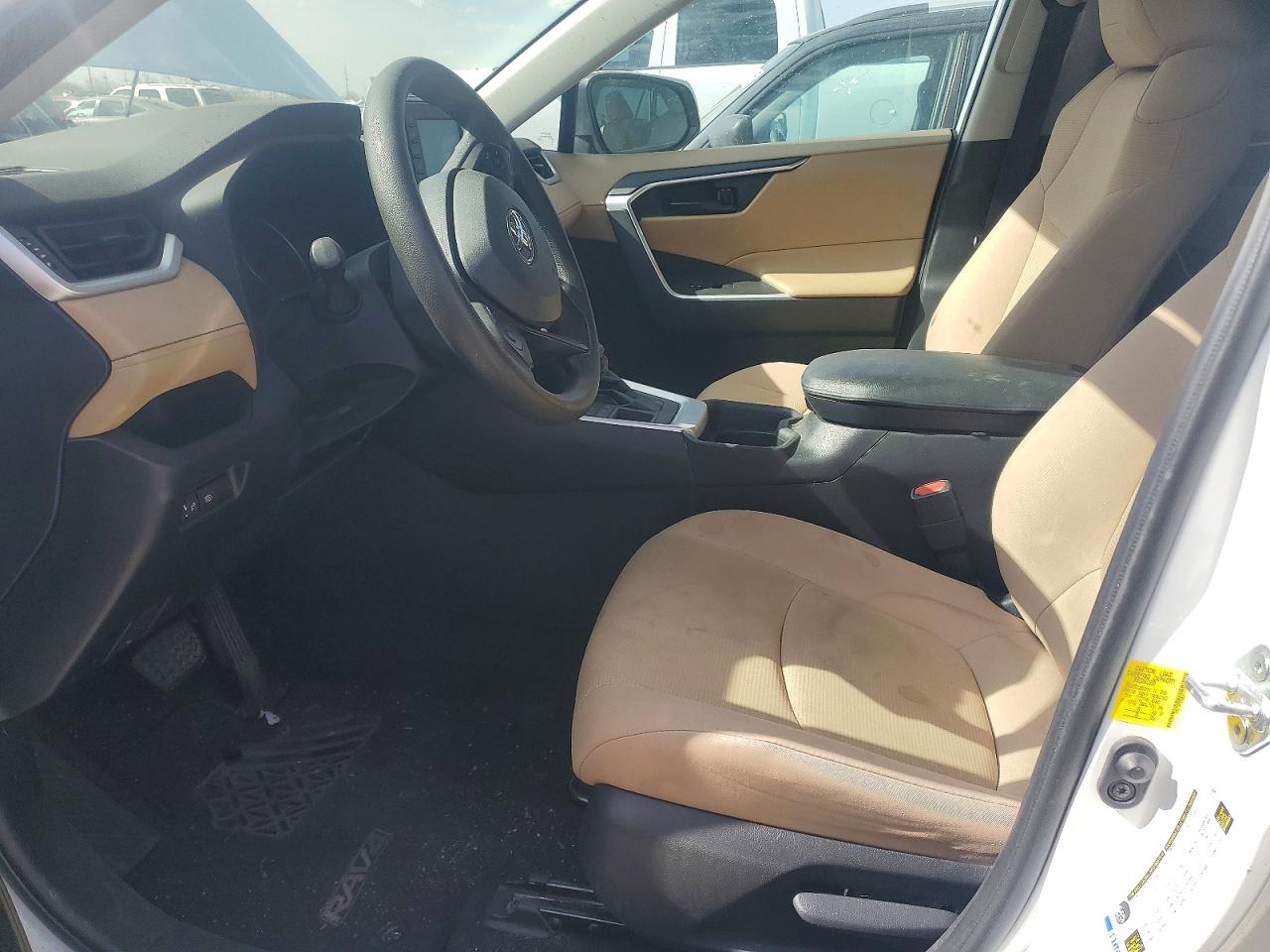 2021 TOYOTA RAV4 LE photo 19