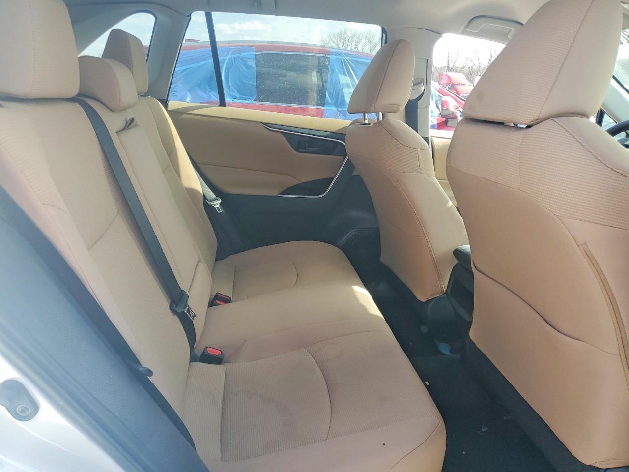 2021 TOYOTA RAV4 LE photo 31