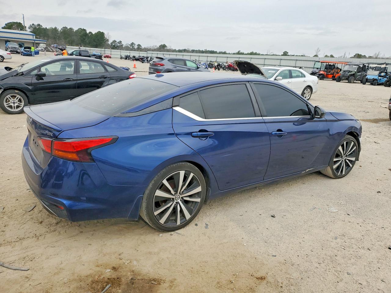2019 NISSAN ALTIMA SR photo 3