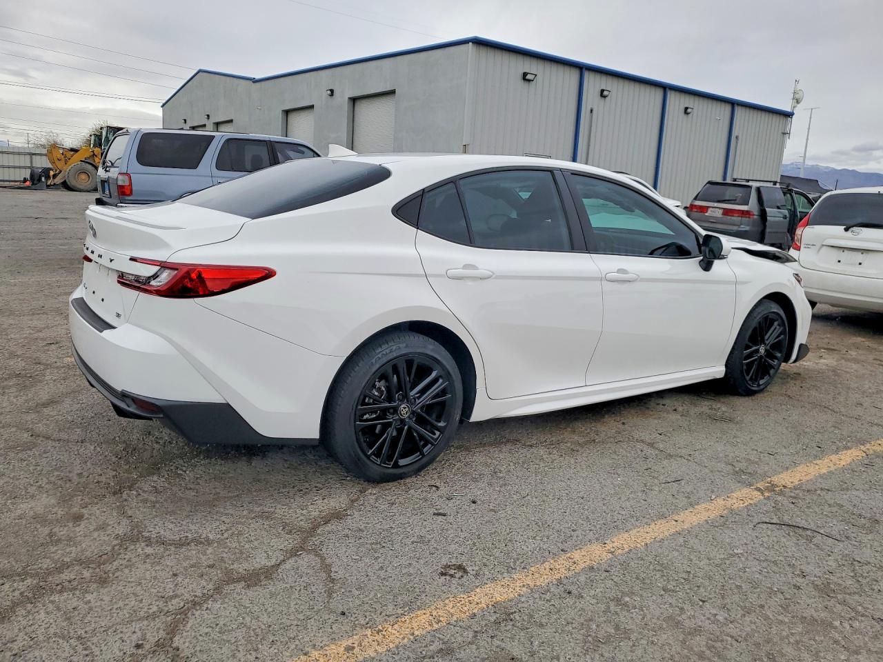 2025 TOYOTA CAMRY SE photo 3