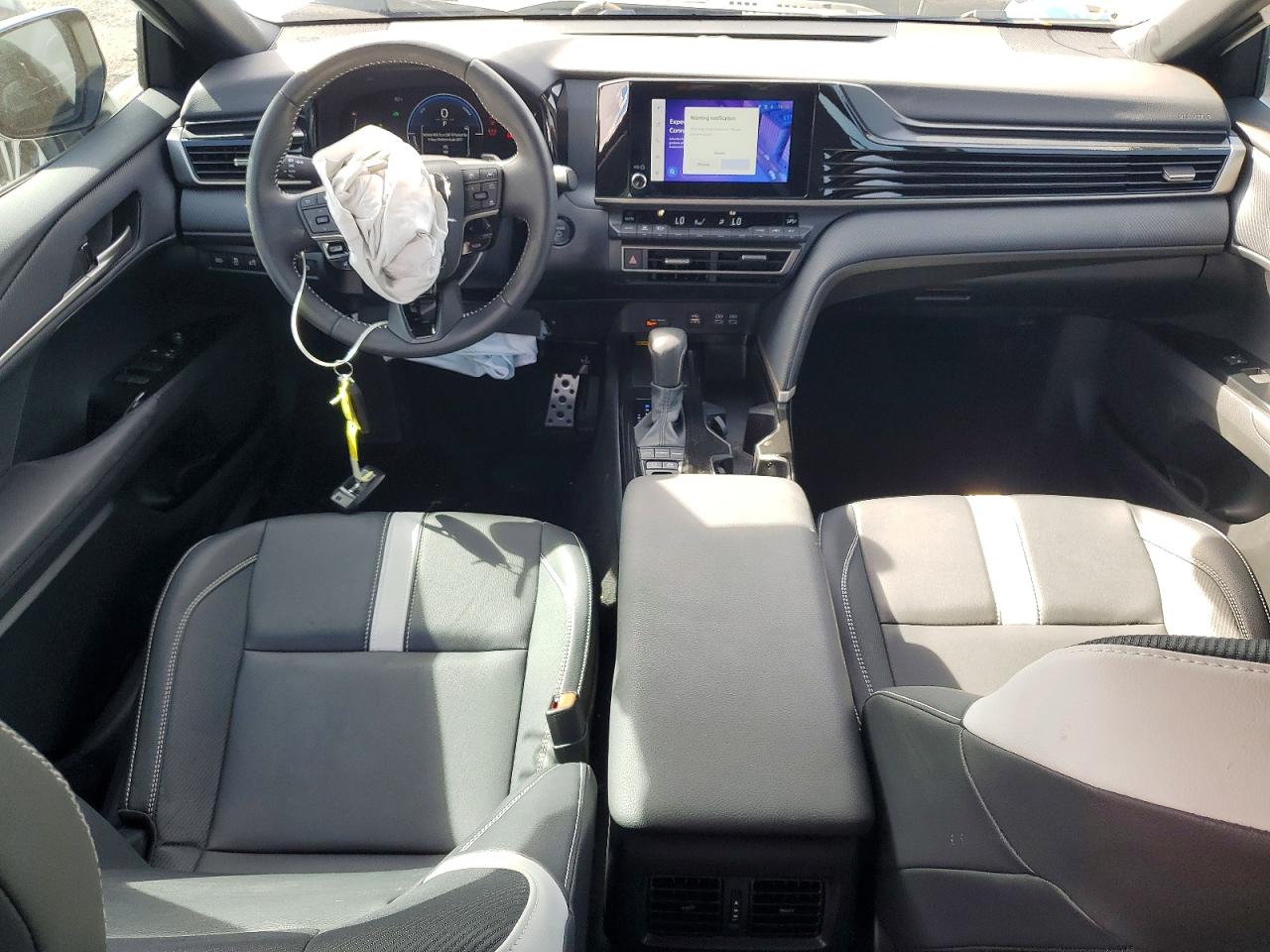 2025 TOYOTA CAMRY SE photo 8