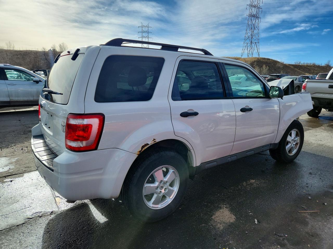 2011 FORD ESCAPE XLT photo 3