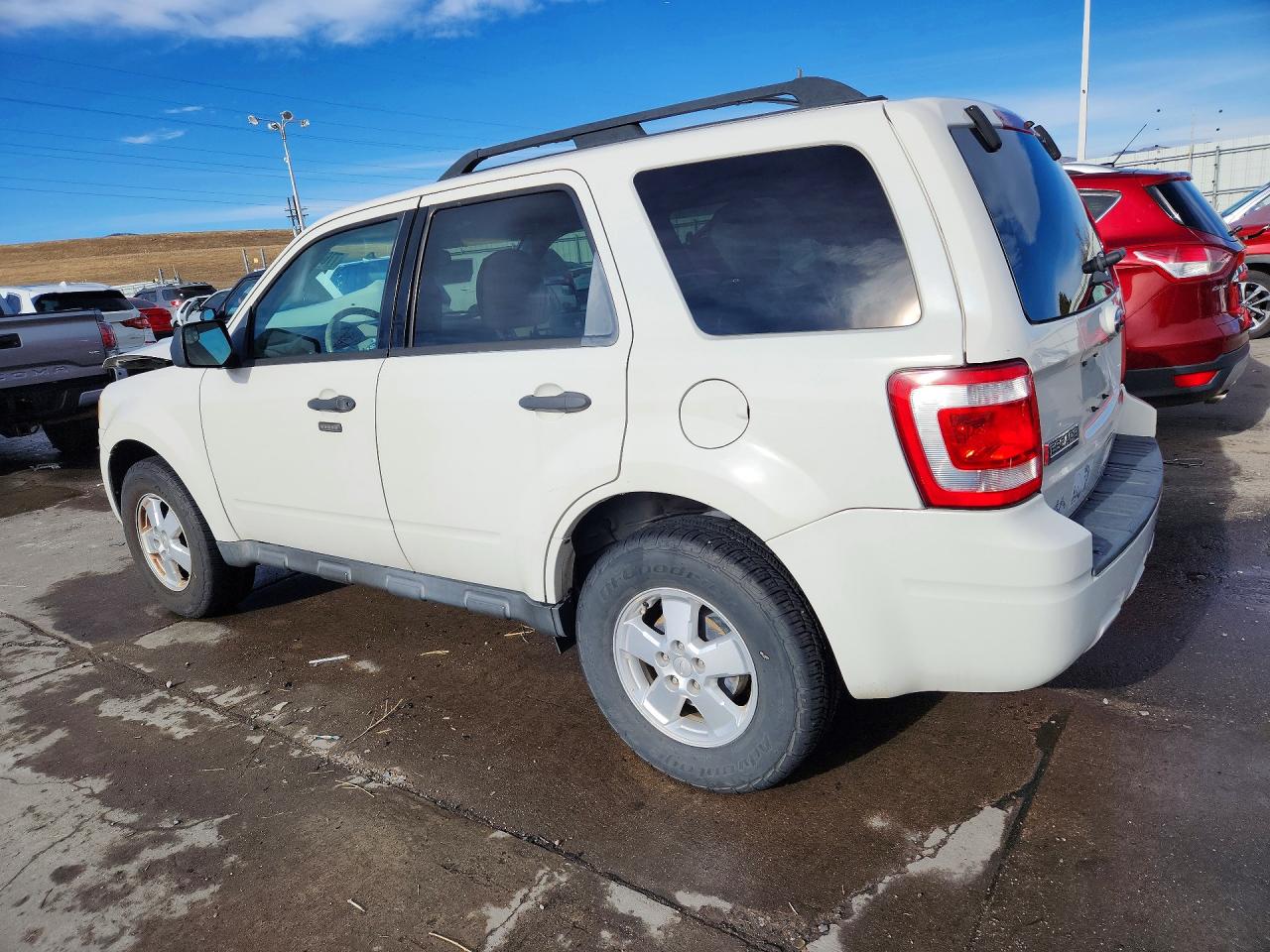 2011 FORD ESCAPE XLT photo 2