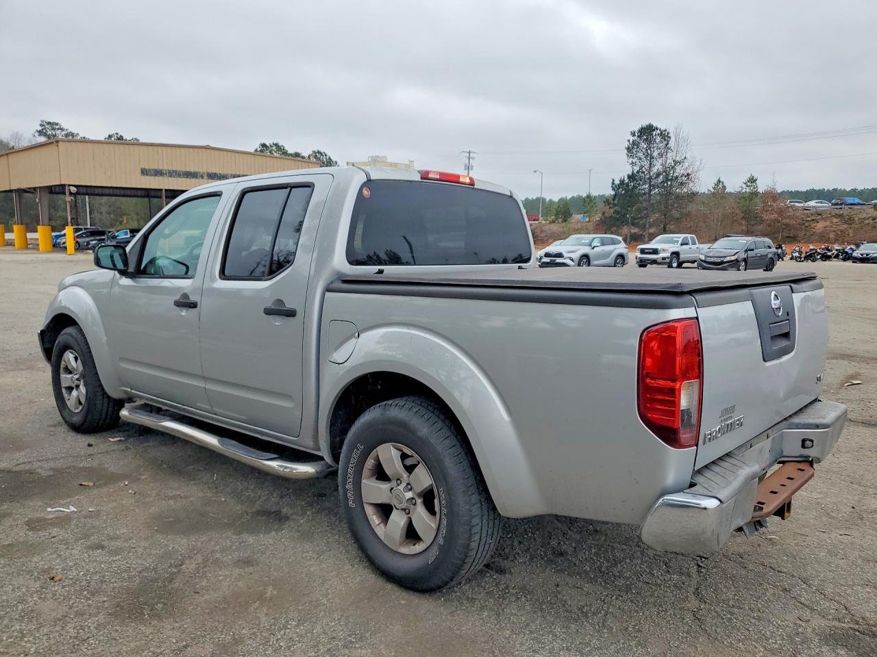 2011 NISSAN FRONTIER S photo 2