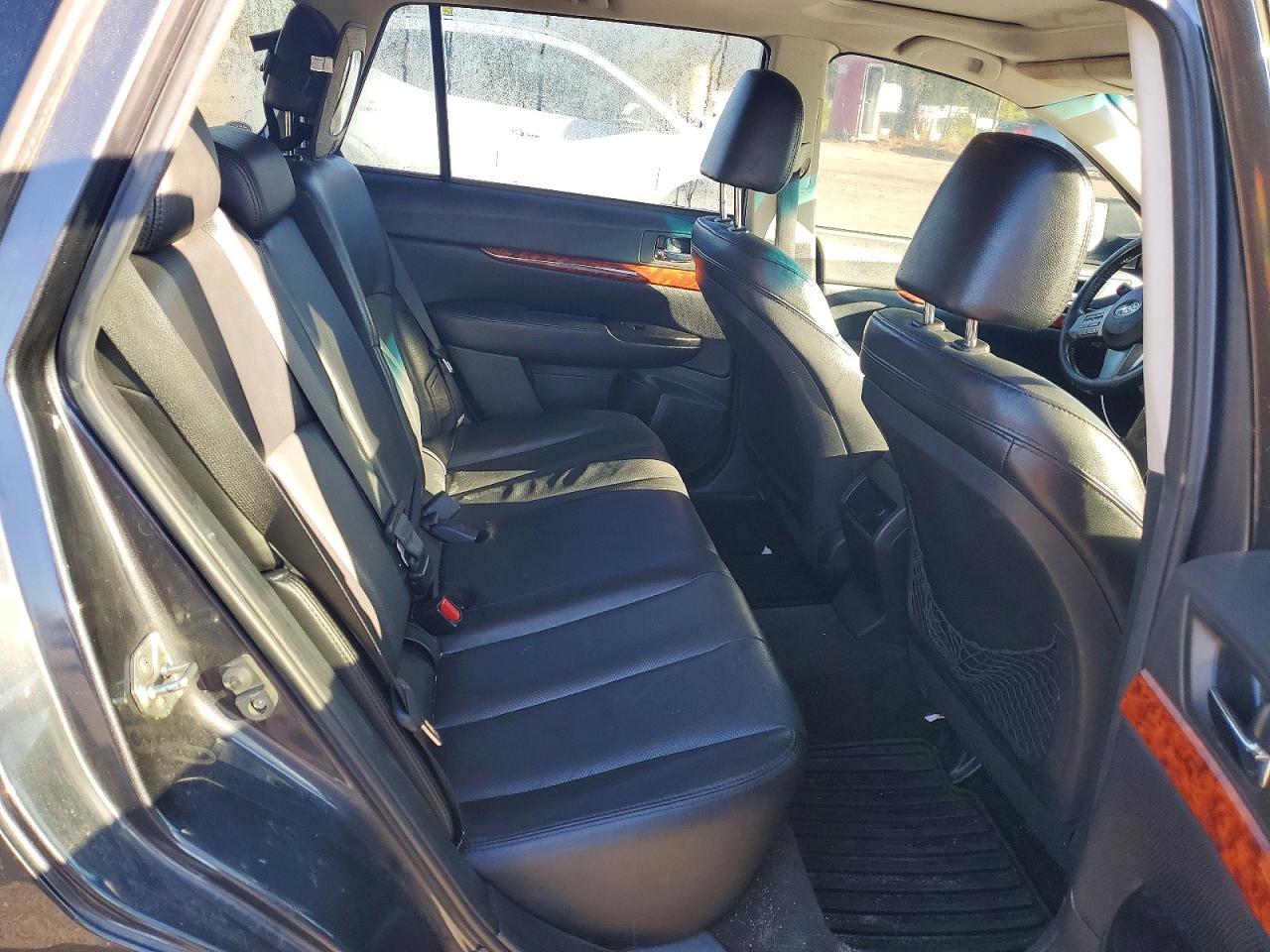 2011 SUBARU OUTBACK 3.6R LIMITED photo 10
