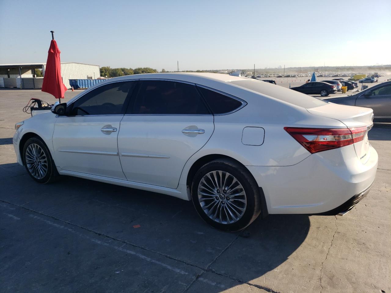 2016 TOYOTA AVALON XLE photo 3