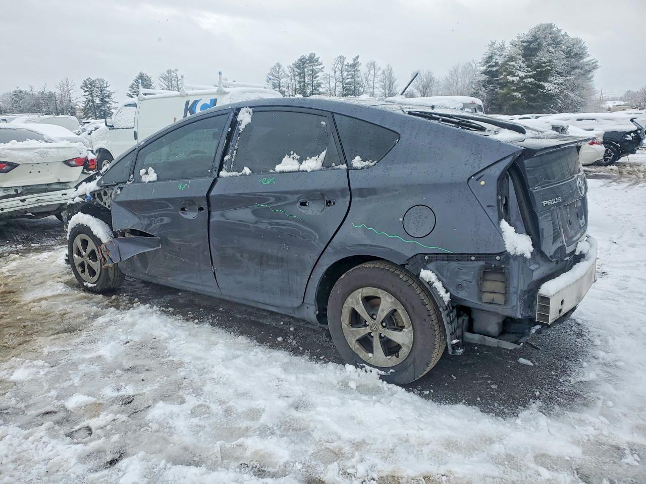 2013 TOYOTA PRIUS photo 3