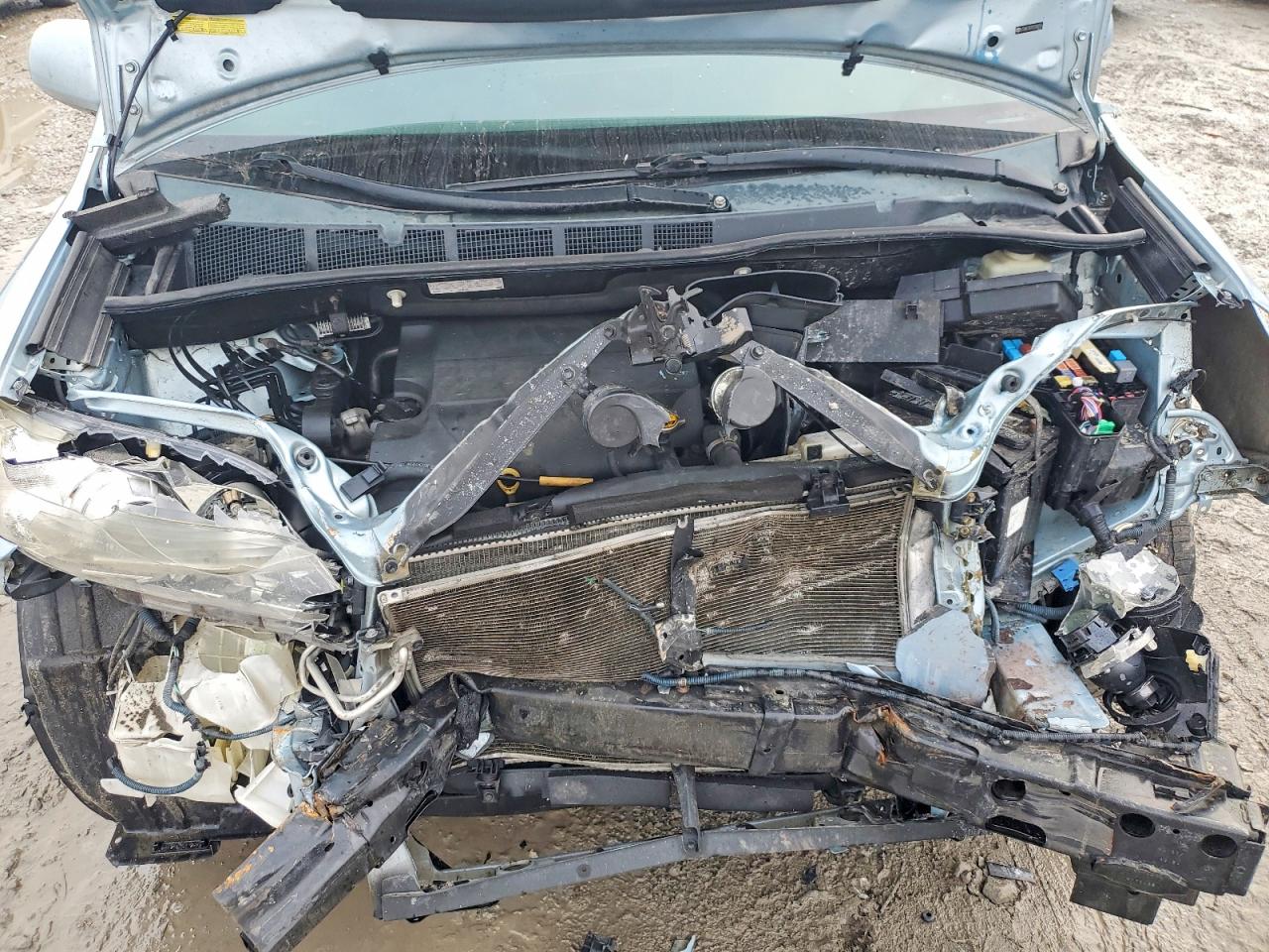 2015 TOYOTA SIENNA LE photo 34
