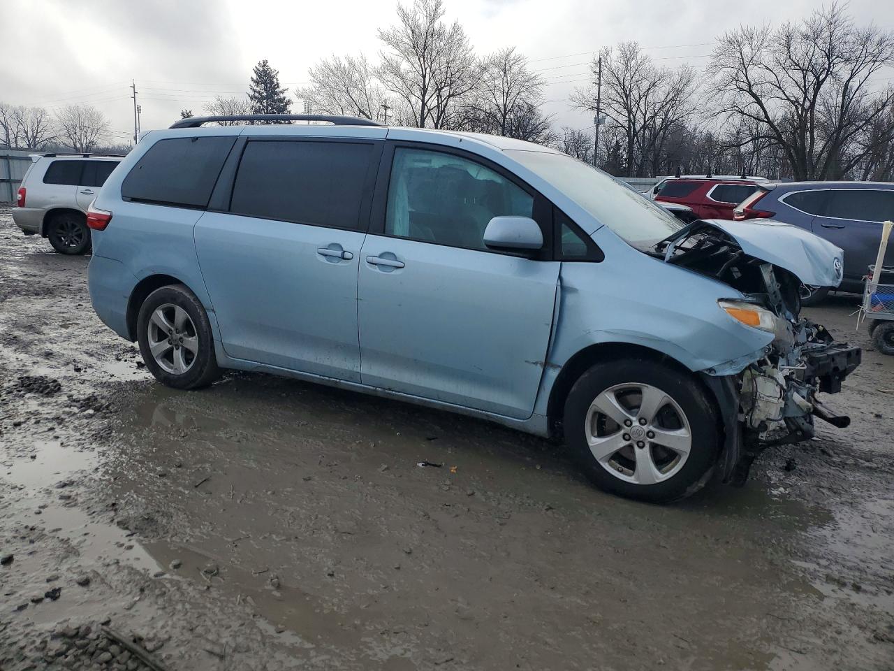 2015 TOYOTA SIENNA LE photo 10