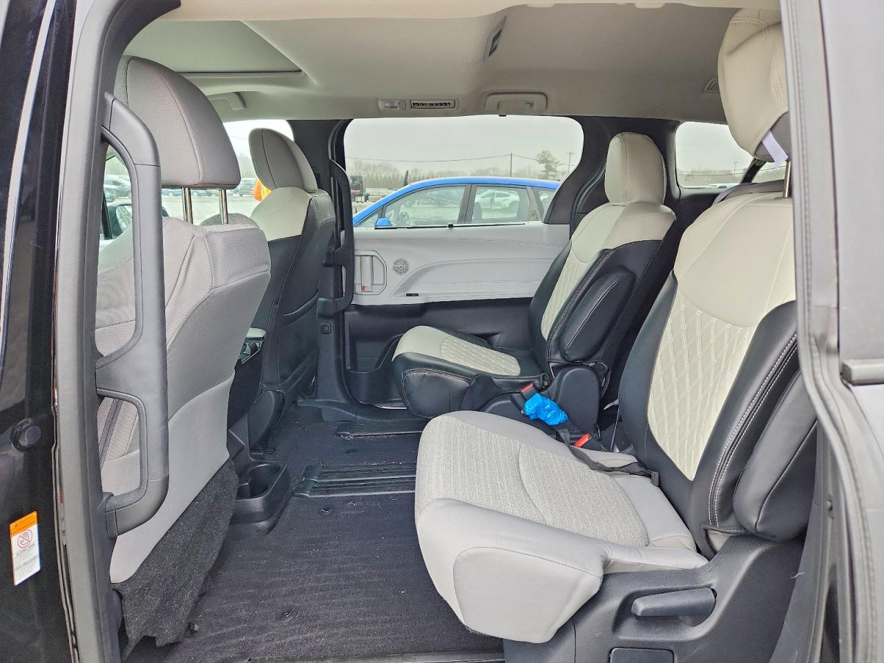 2025 TOYOTA SIENNA LE photo 11