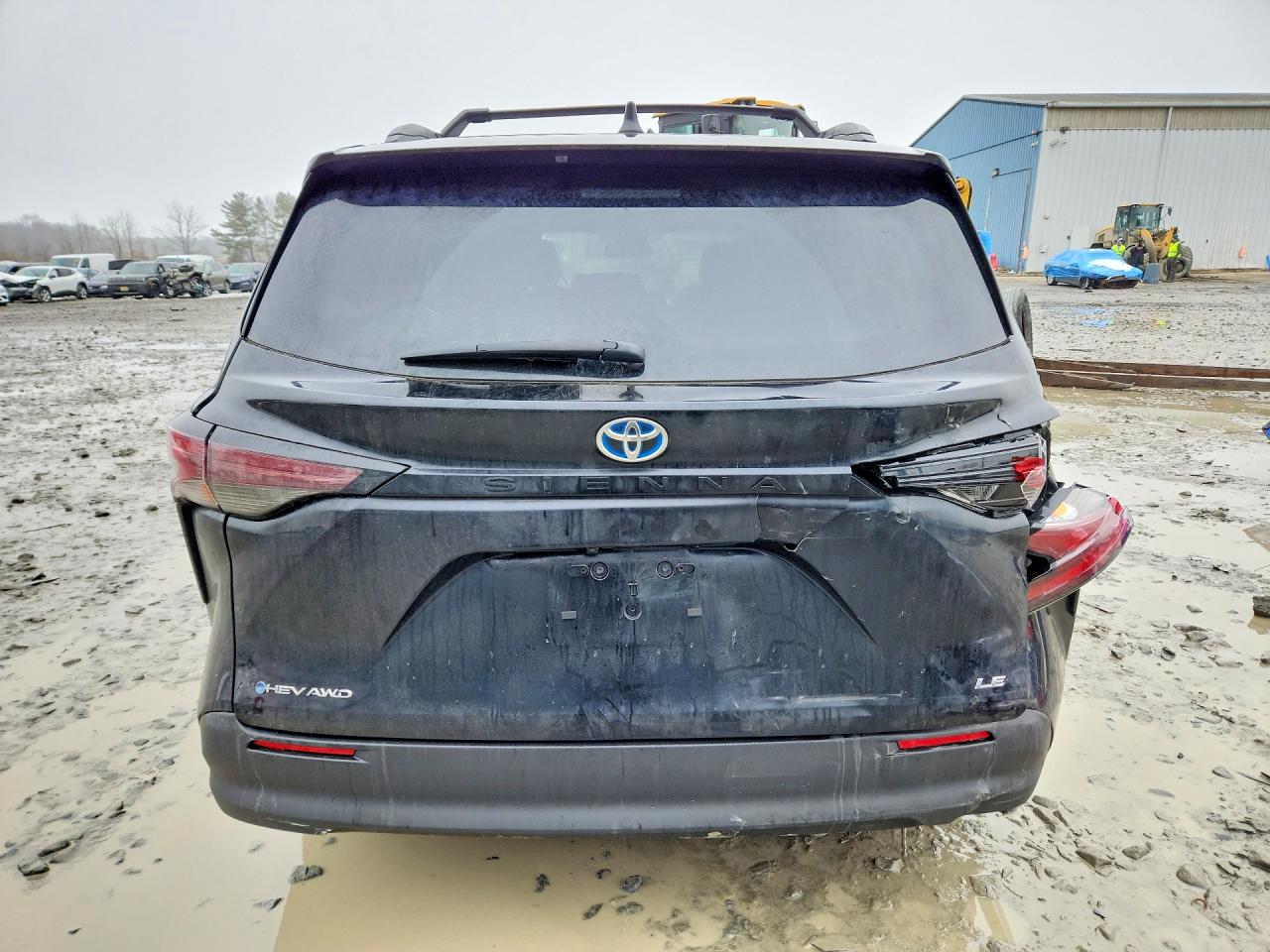 2025 TOYOTA SIENNA LE photo 6